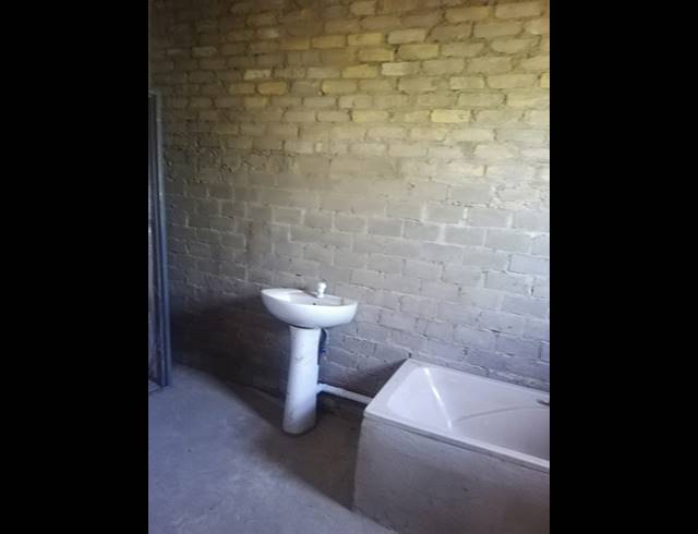 2 BEDROOM FREESTANDING FOR SALE IN EMONDLO UNIT B